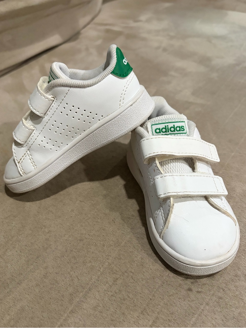 adidas toddler 5 Kids White & Green easy on/off Velcro Sneakers *celtics*